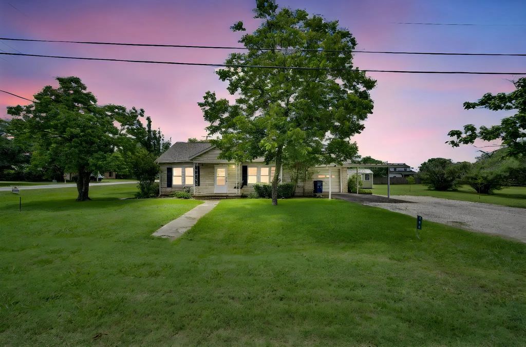 508 E Henderson Street, Itasca