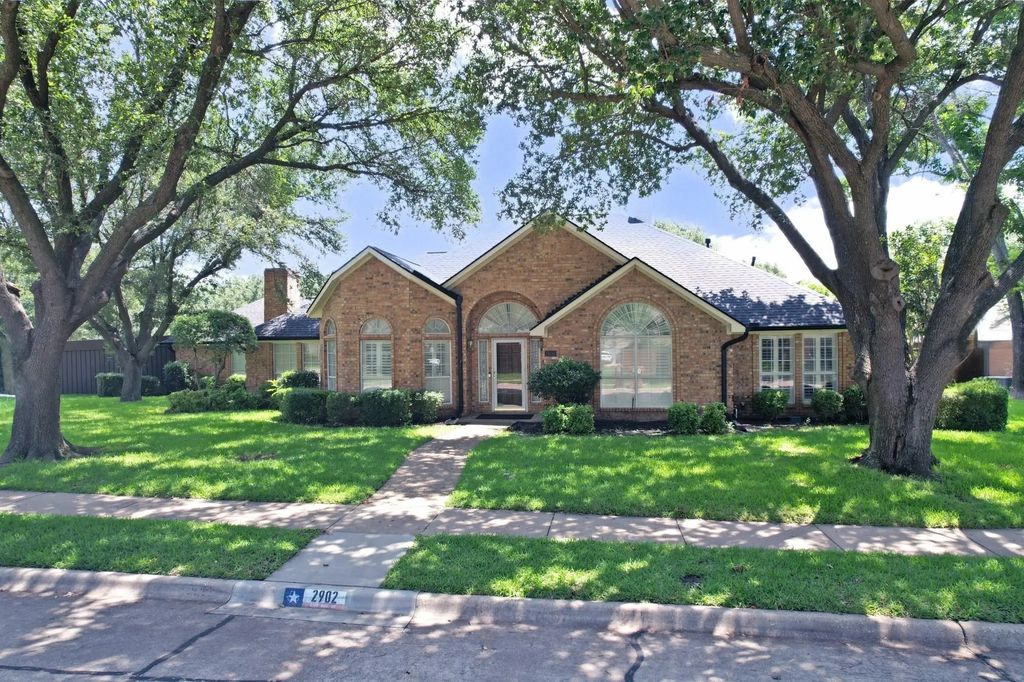 2902 Live Oak Drive, Rowlett