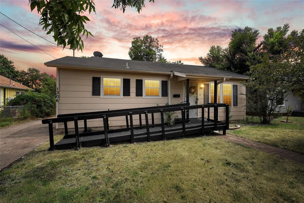 1306 W 11th Street, McGregor