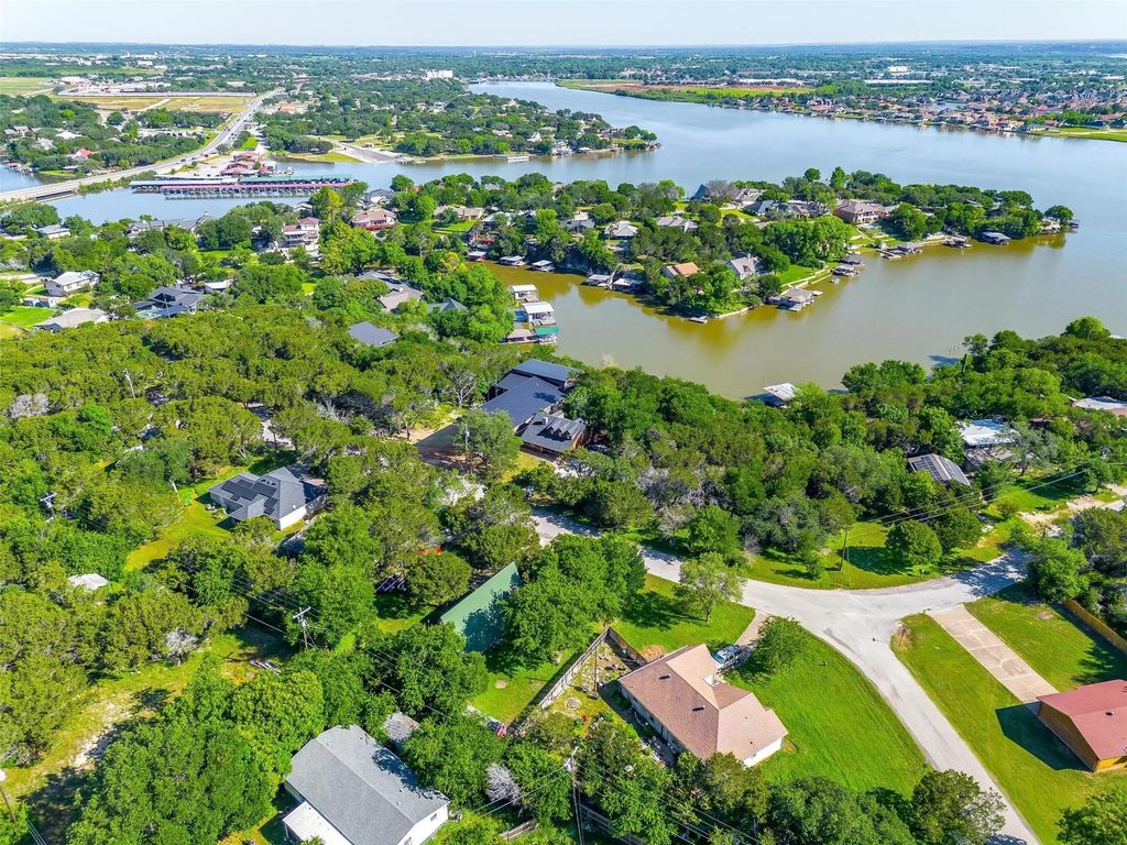 228 Rock Harbor Drive, Granbury