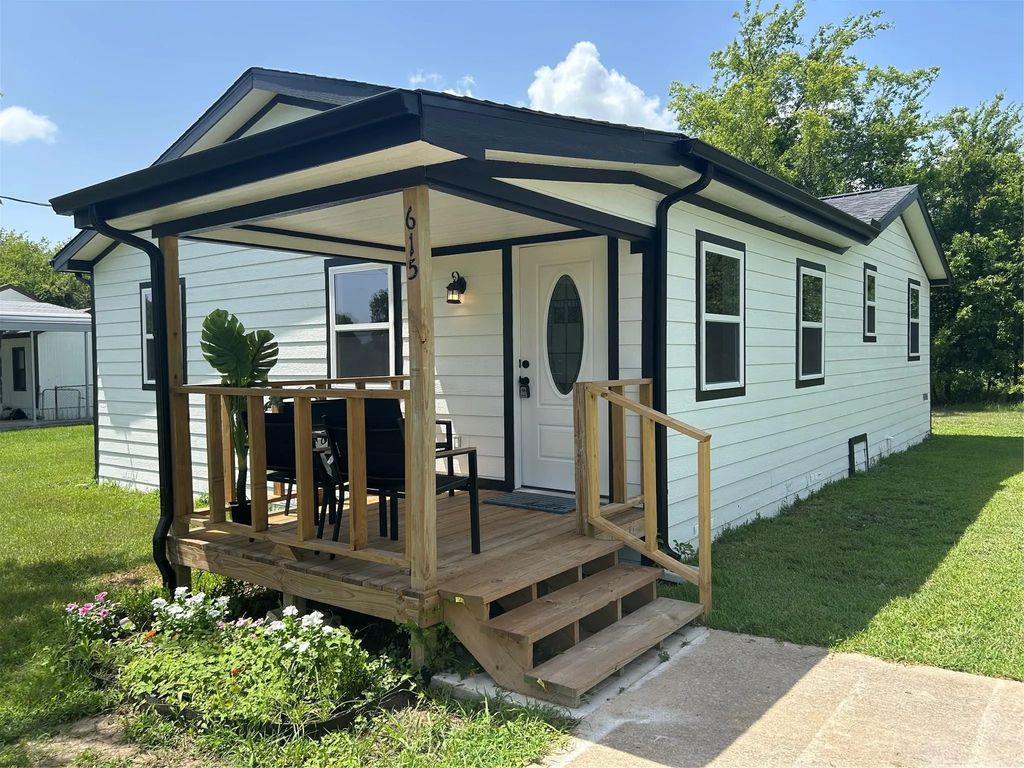 615 Smith Circle, Point