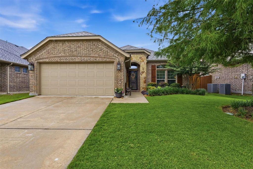 712 Mist Flower Drive, Little Elm