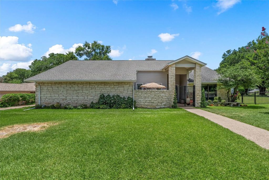 2812 Chimney Hill Drive, Waco