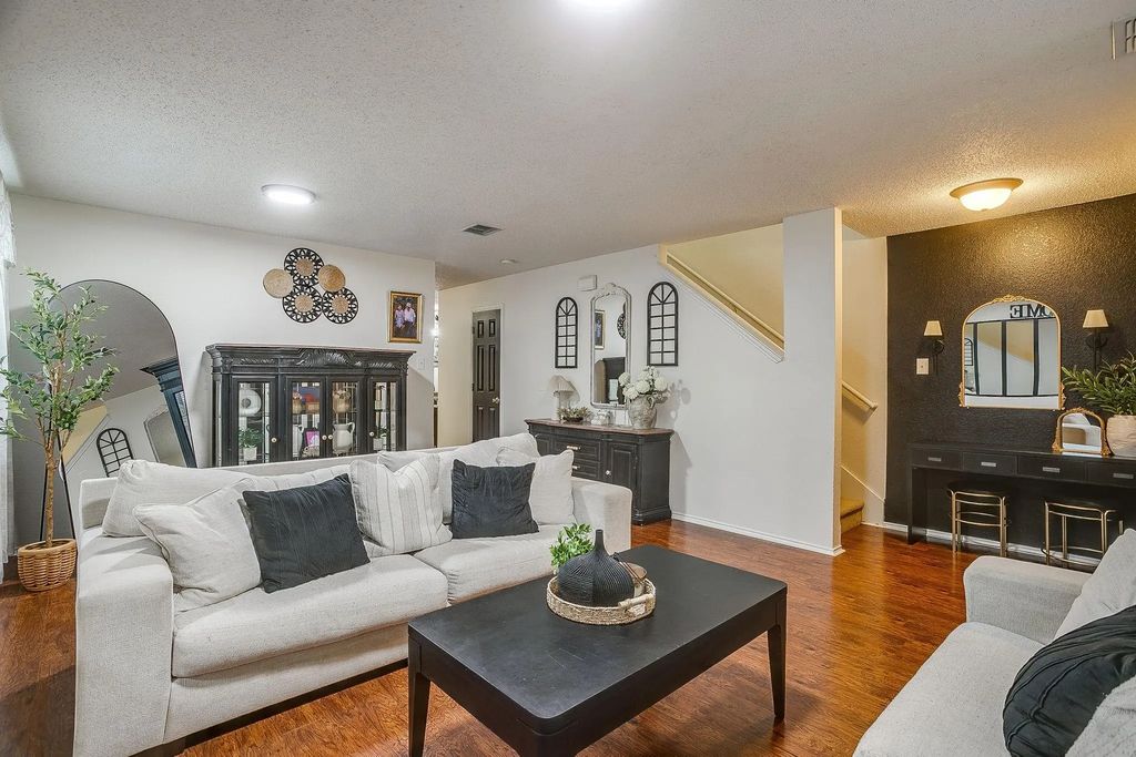1956 Lariat Drive, Fort Worth