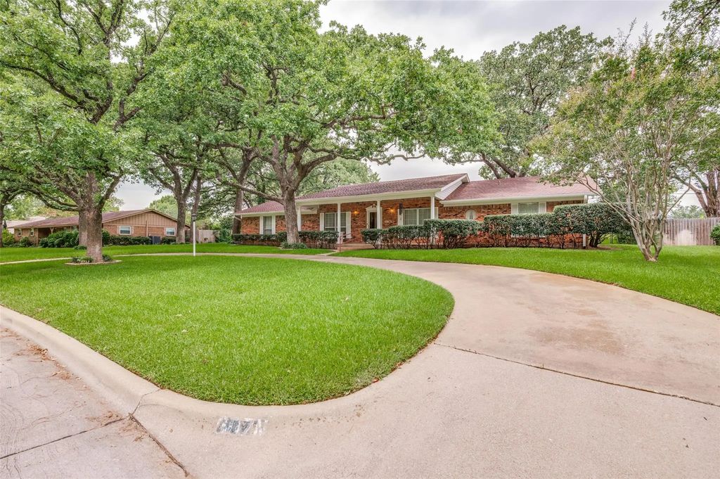 607 N Parkridge Drive, Mansfield