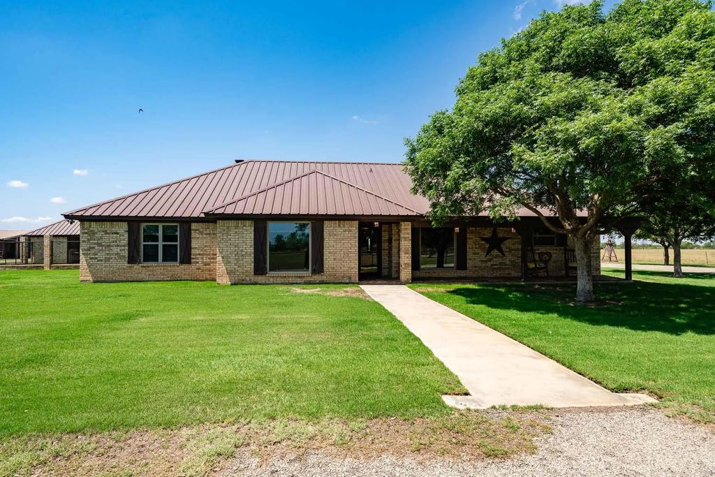 4946 County Road 410, Hawley