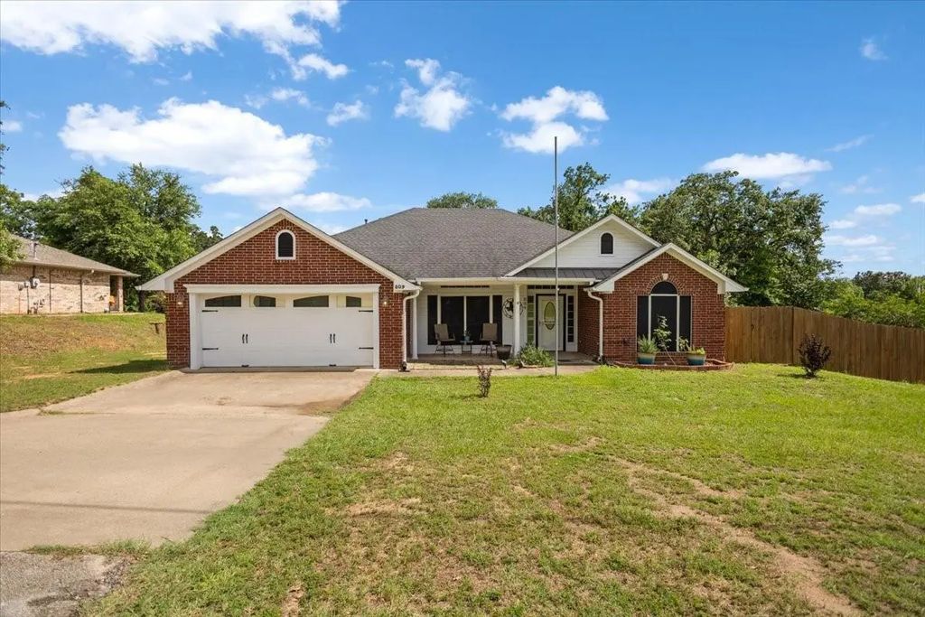 809 Jack Drive, Lindale