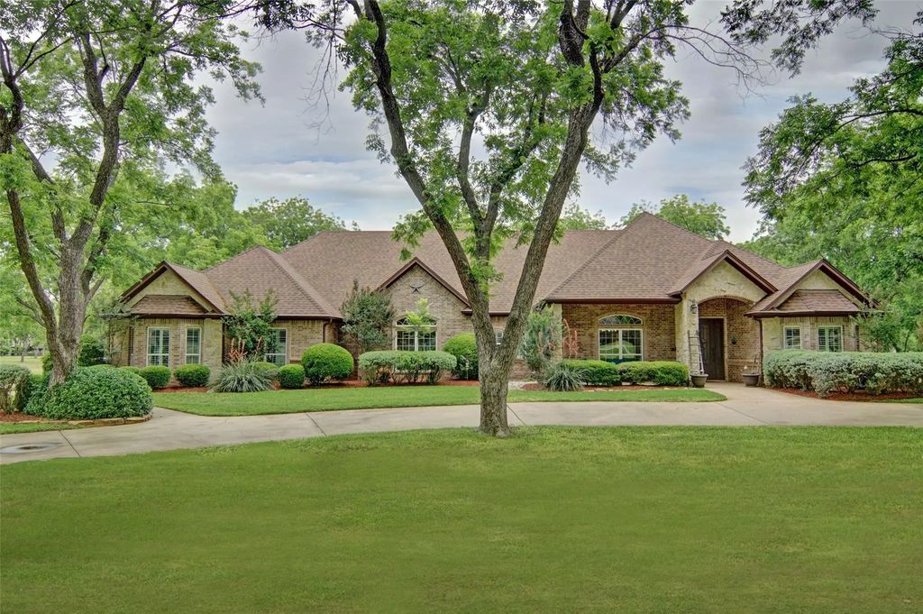 7402 Hampton Drive, Granbury