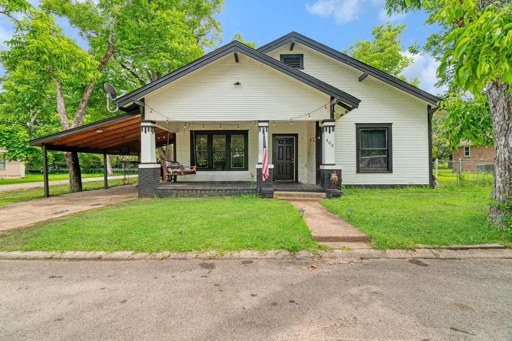 403 Monroe, Deport