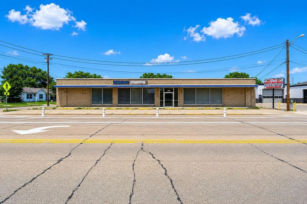 222 W Parkway Street, Denton