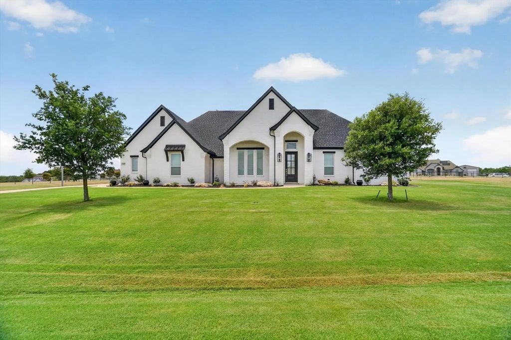 129 Southern Court, Springtown