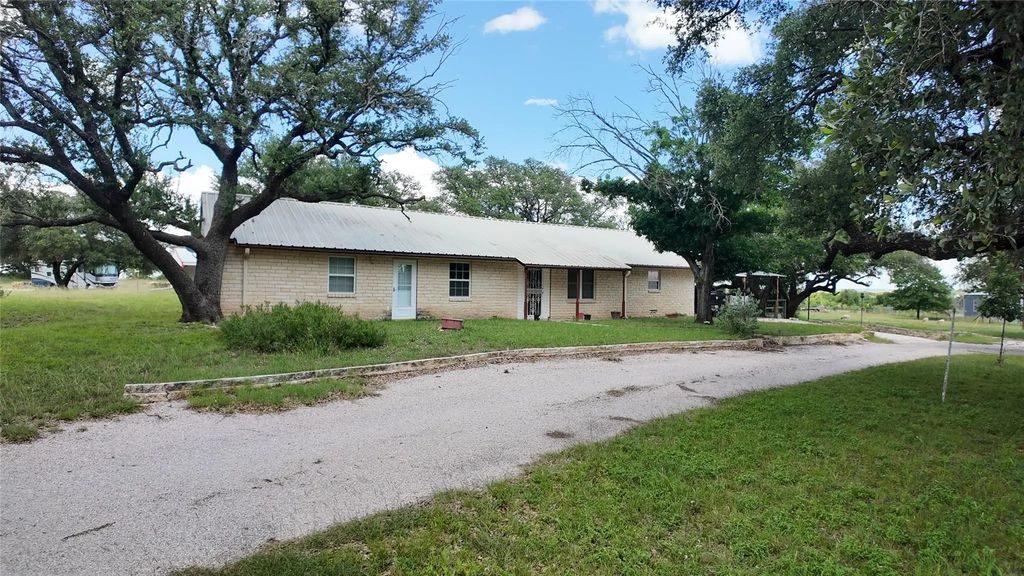 915 W Hwy 84 Highway W, Mullin