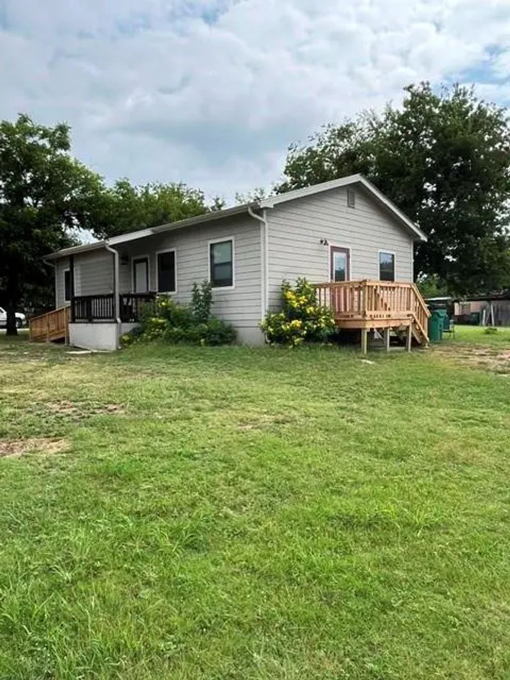 1310 N Mesquite Street N, Goldthwaite