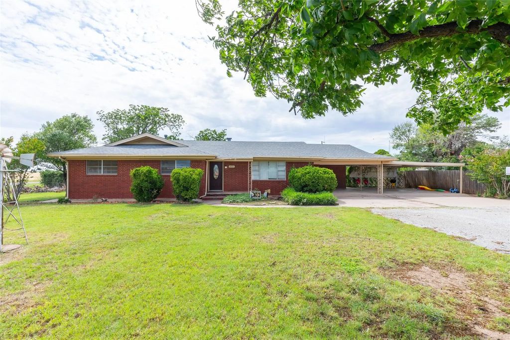 405 S Breustedt Street, Weinert