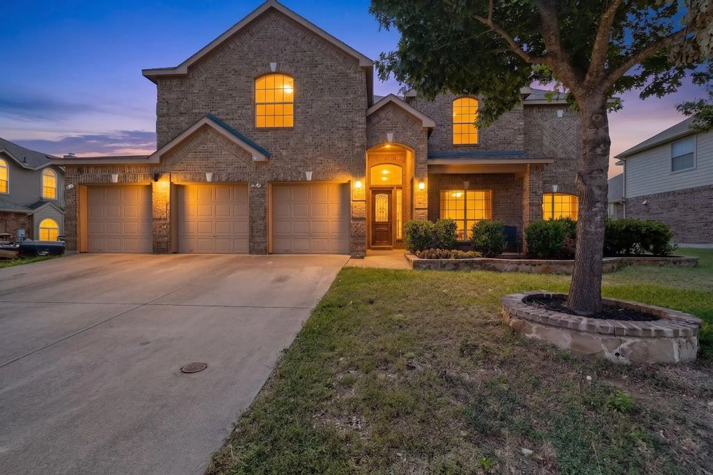 914 Hidden Lakes Drive, Cedar Hill
