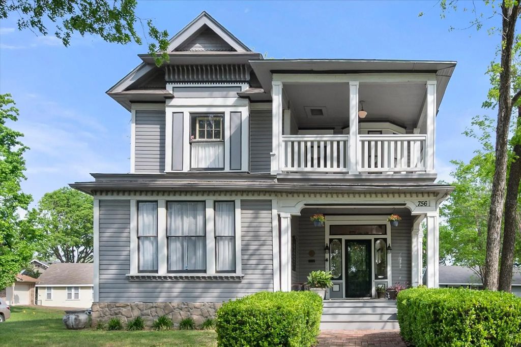 756 W 3rd Avenue, Corsicana