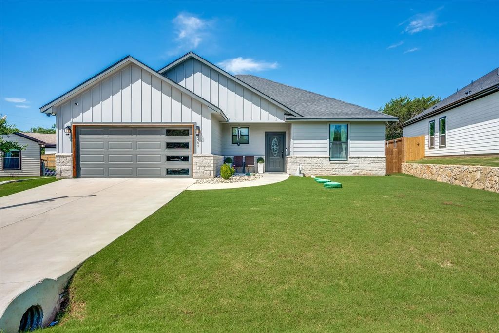2404 Beverly Drive, Granbury