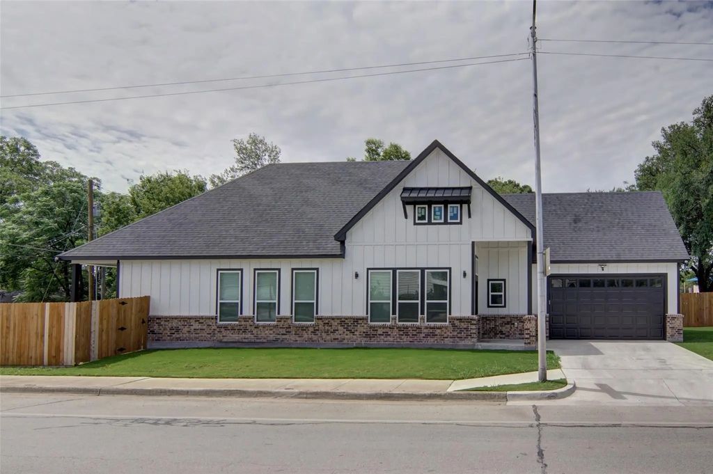 3220 N Houston Street, Fort Worth