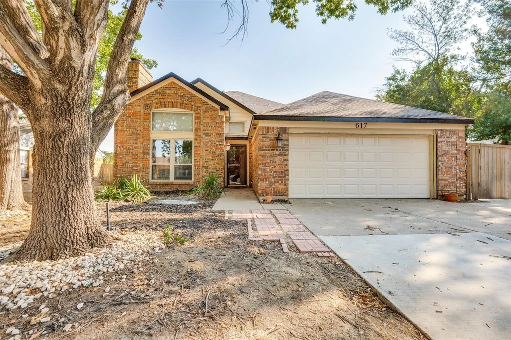 617 Valley Spring Drive, Arlington