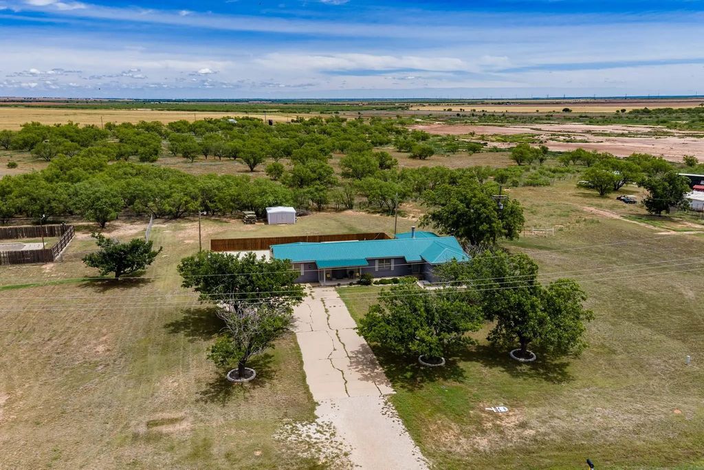 10992 State Highway 6, Avoca