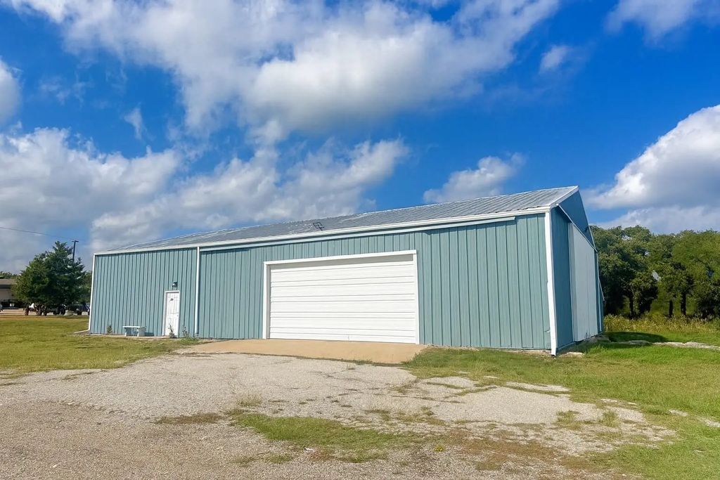 760 E Quinlan Parkway, Quinlan