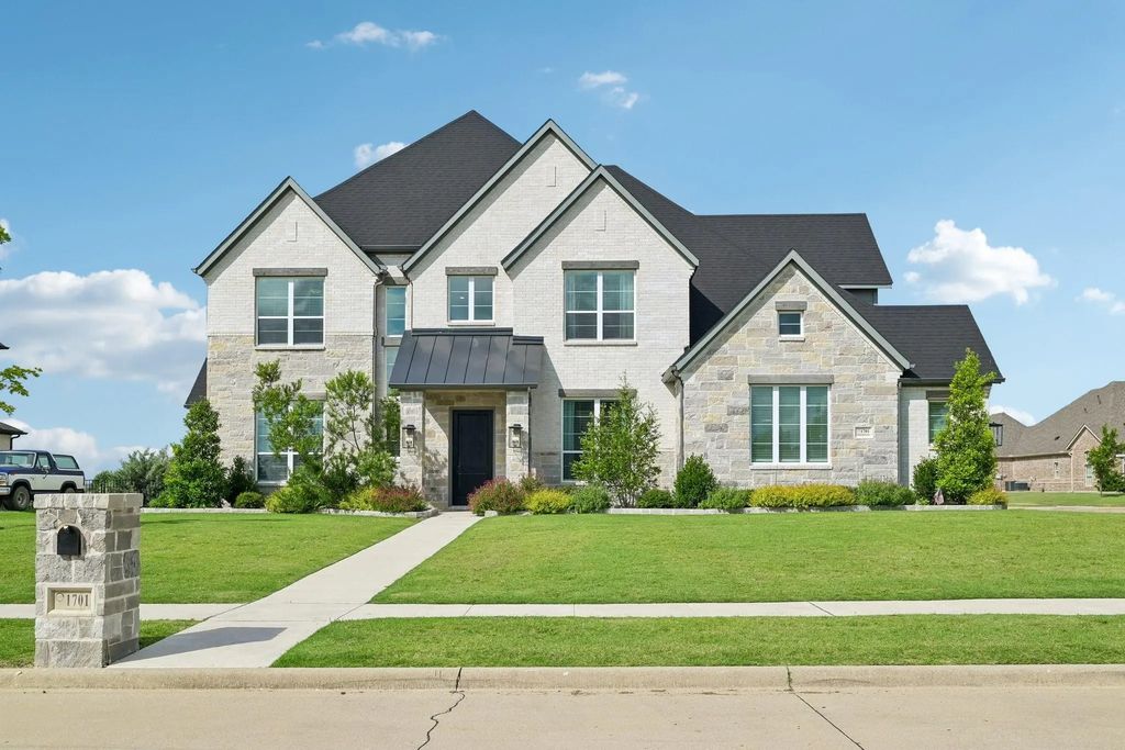 1701 Whispering Pines Lane, Gunter