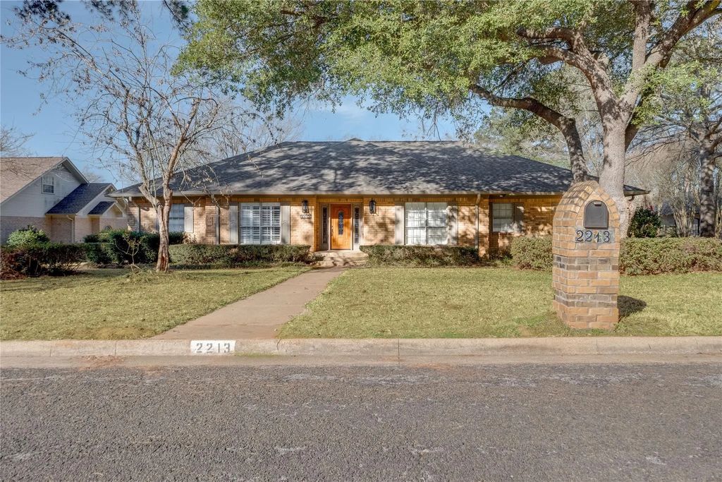 2213 Melissa Drive, Palestine