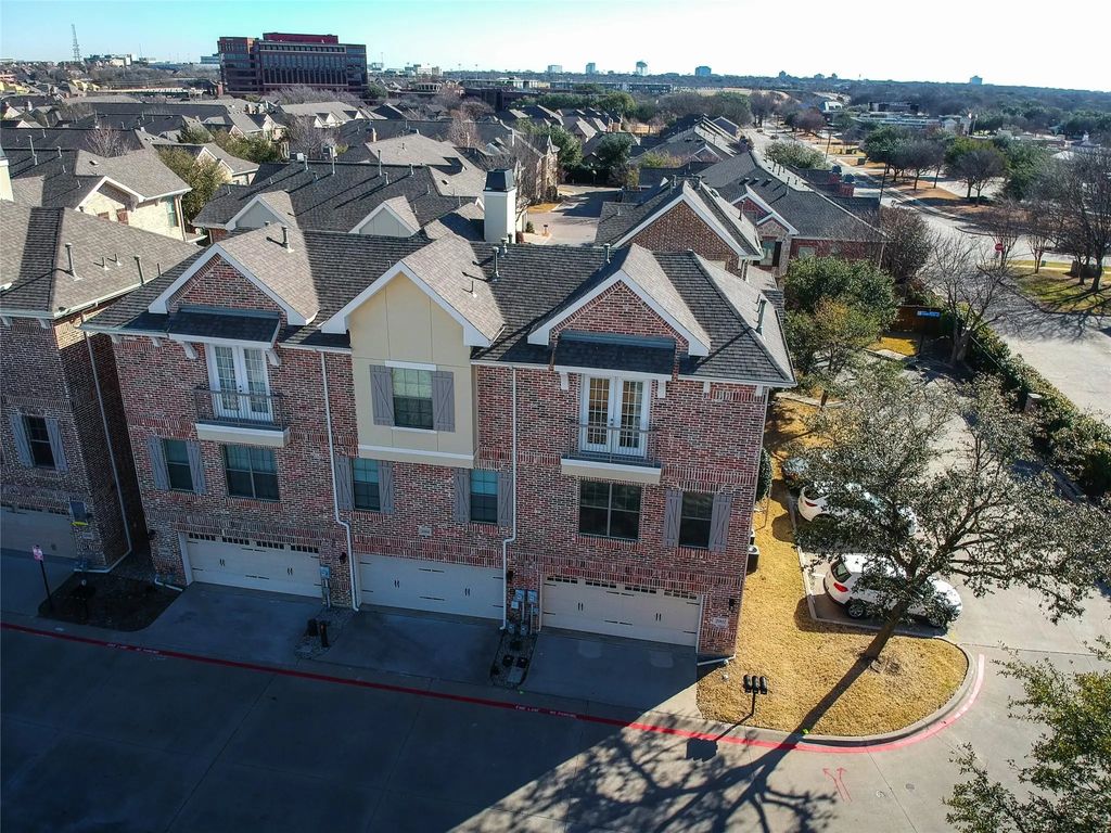 2002 Azure Pointe, Richardson