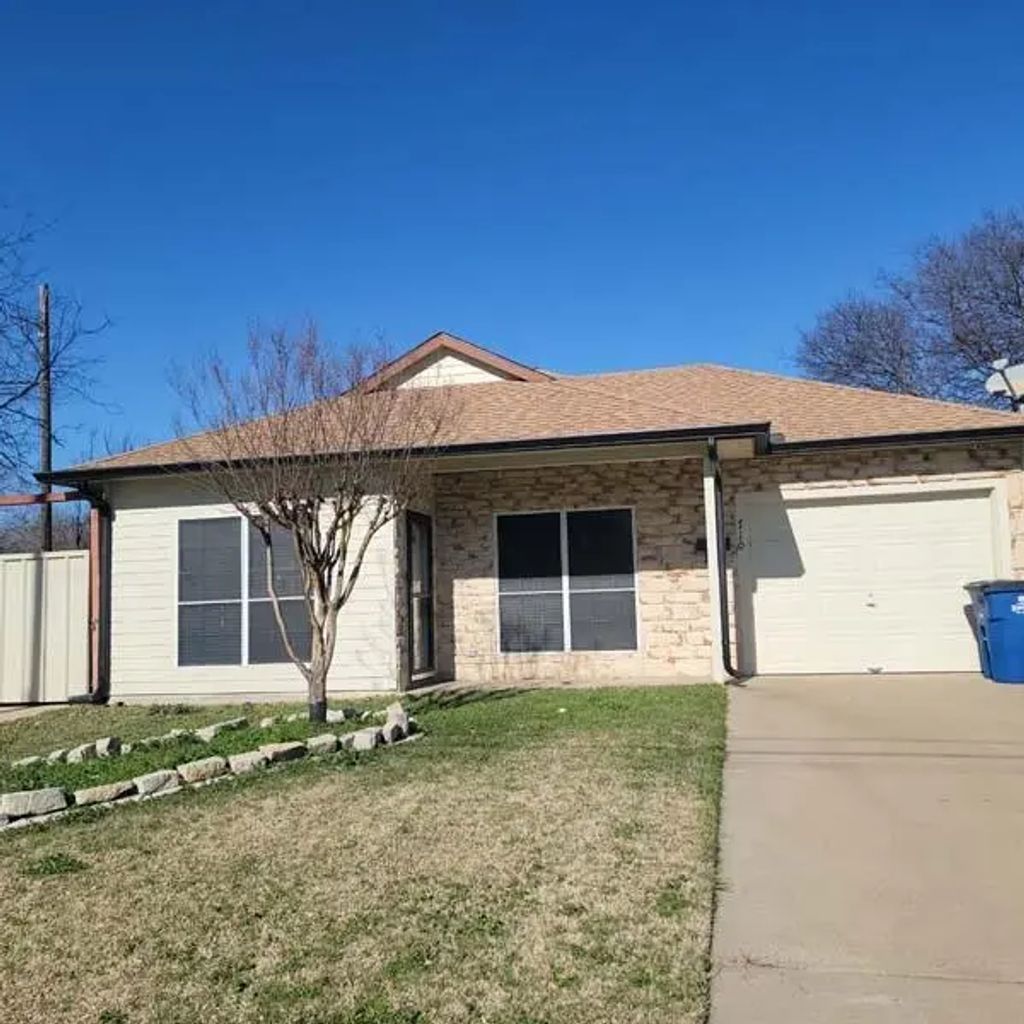 710 W Waco Street, Ennis