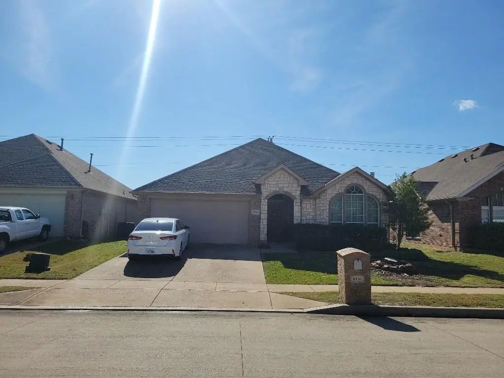 4536 Butterfly Way, Fort Worth