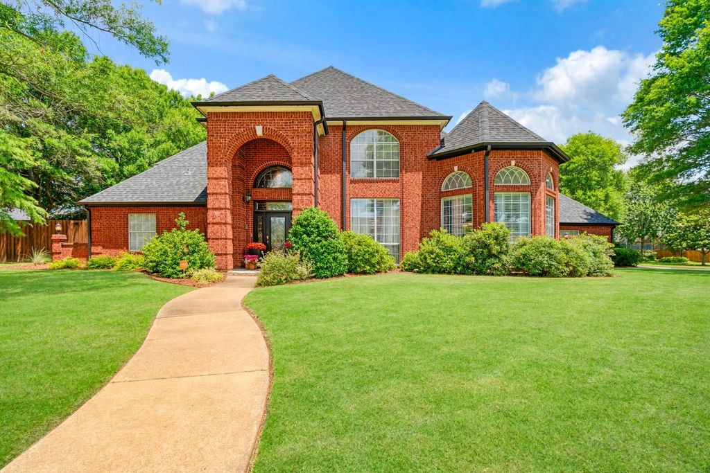 3035 Oak Creek Drive, Paris