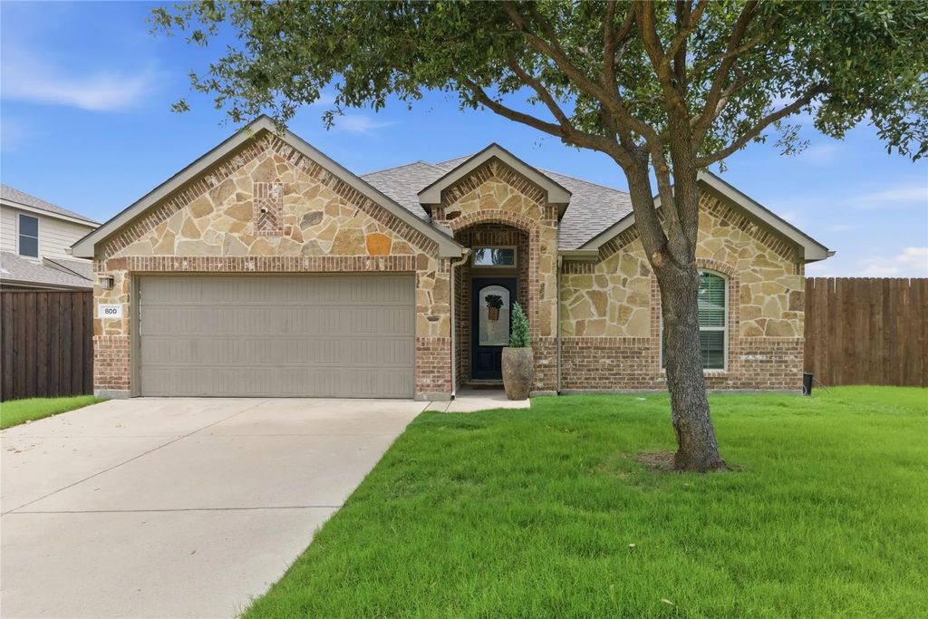 800 Silverthorne Drive, Burleson