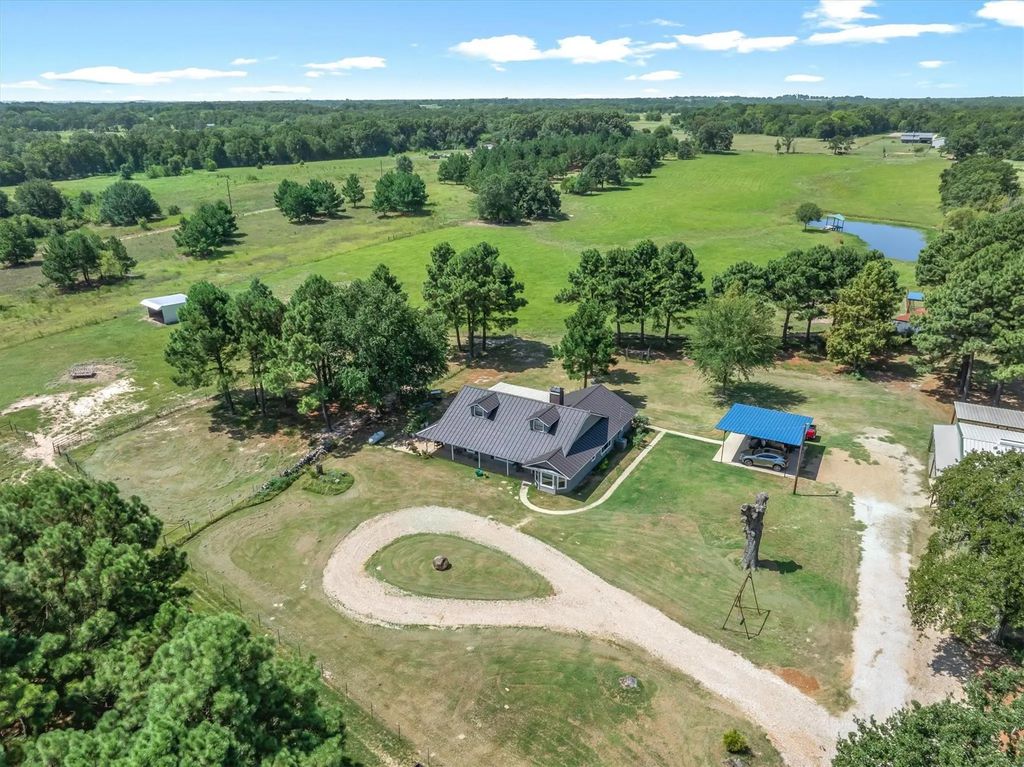 132 Private Road 7105, Edgewood