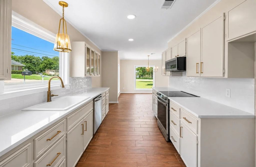 102 S Avenue Q, Clifton