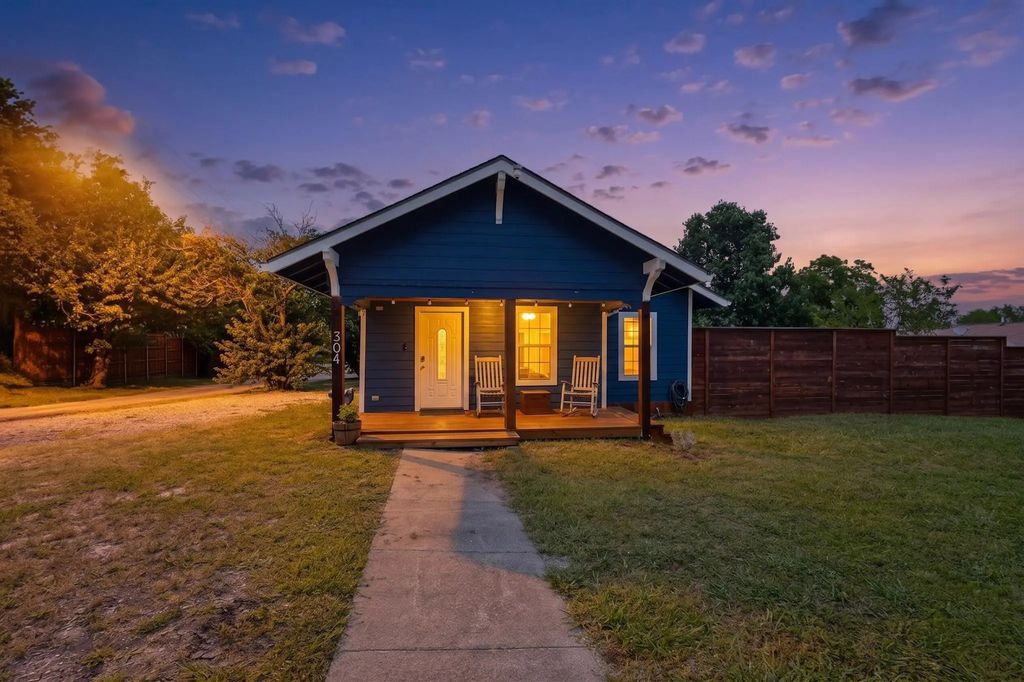 304 E County Line Road, Royse City