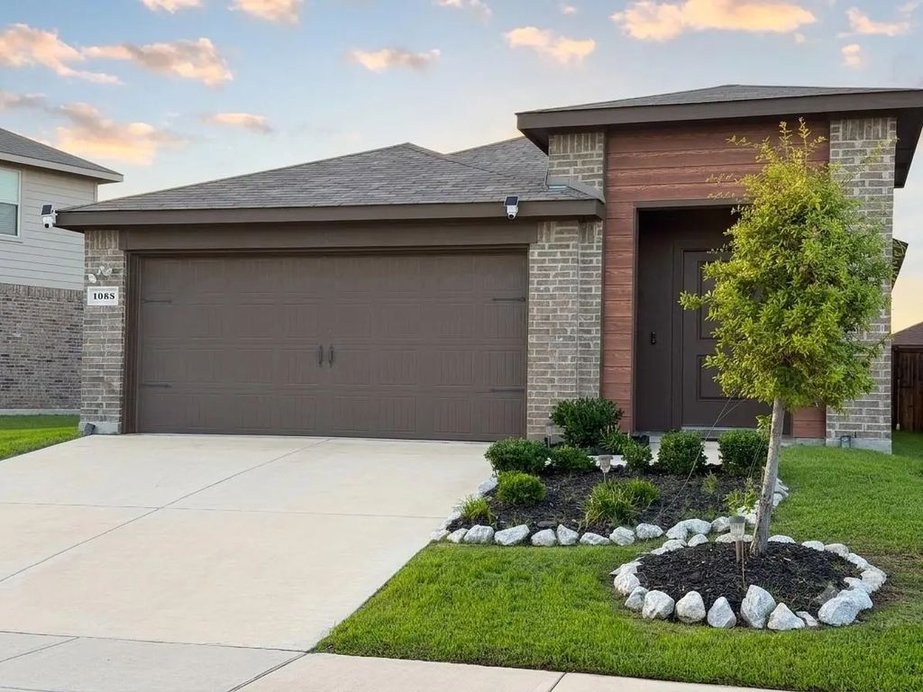 1085 Old Oaks Drive, Forney