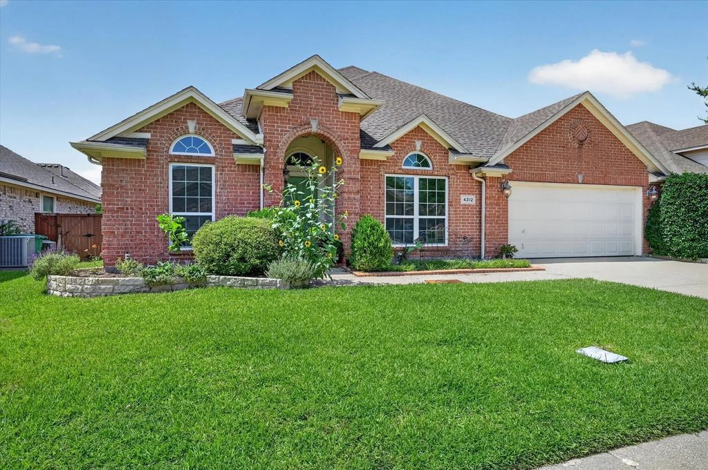 4312 Wyndham Drive, Fort Worth