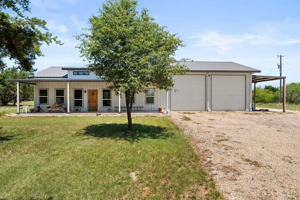181 Private Road 197, Blum