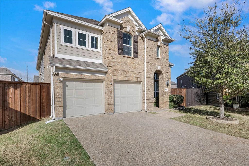 4000 Silk Vine Court, Fort Worth
