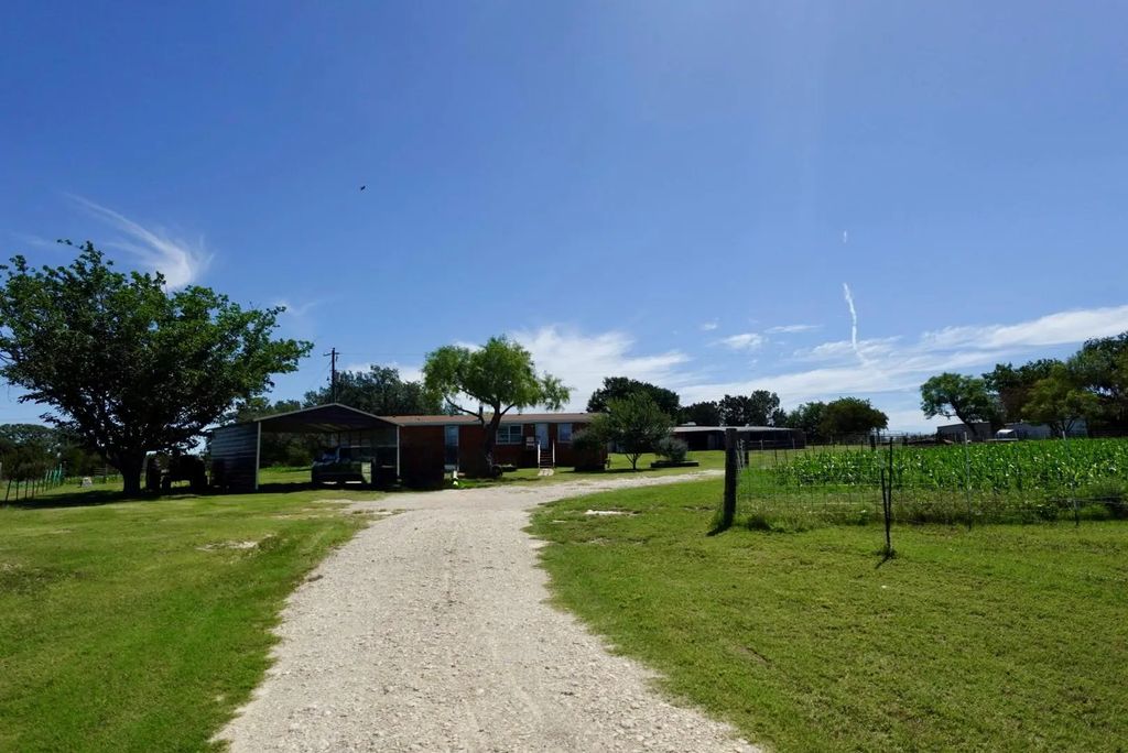 30495 State Highway 6, Hico