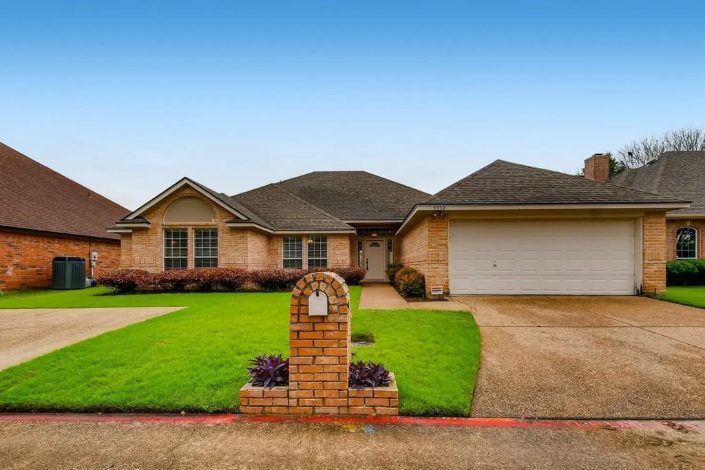 5930 River Bend Drive, Benbrook