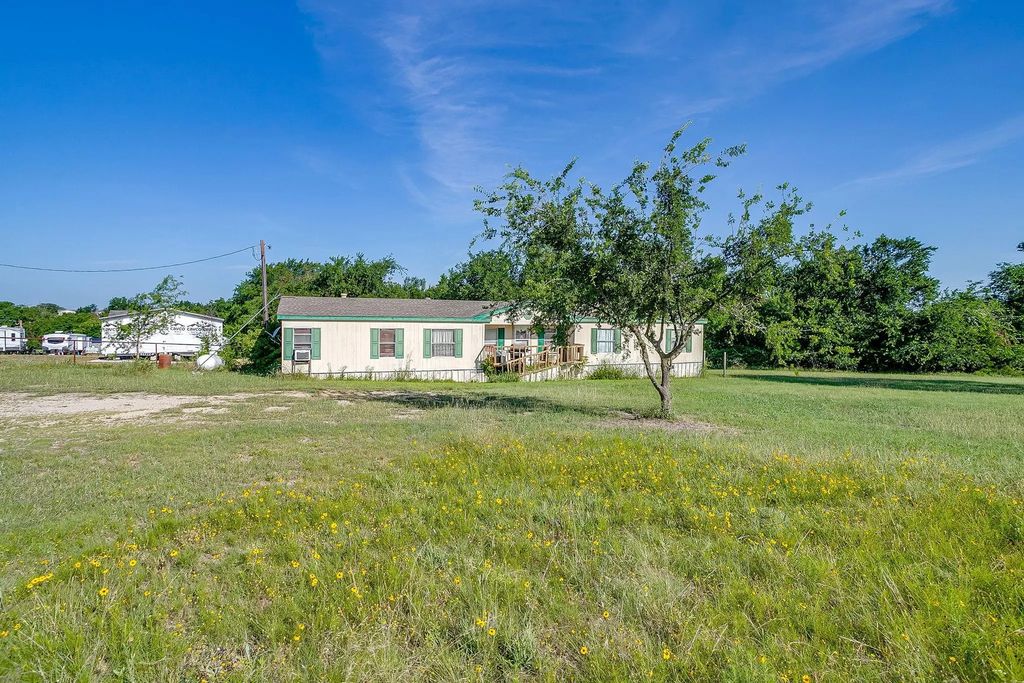 127 Lelon Lane, Springtown