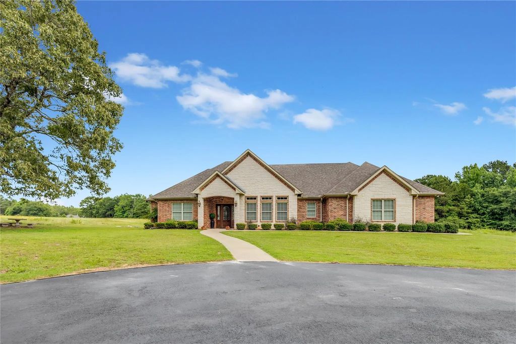 1250 N Highway 37, Quitman