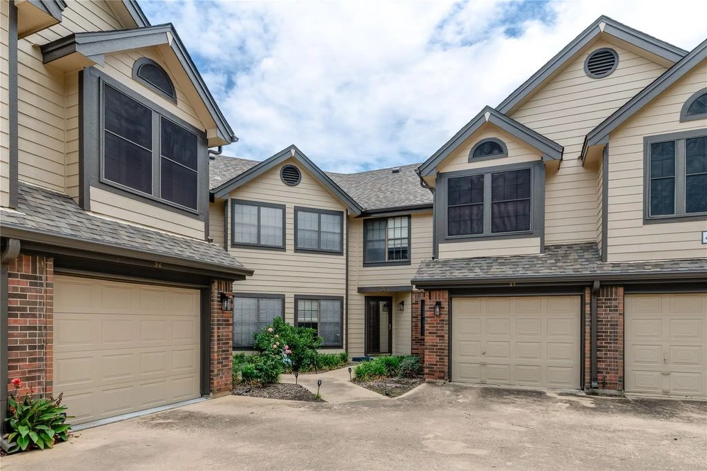 402 Santa Fe Trail 37, Irving