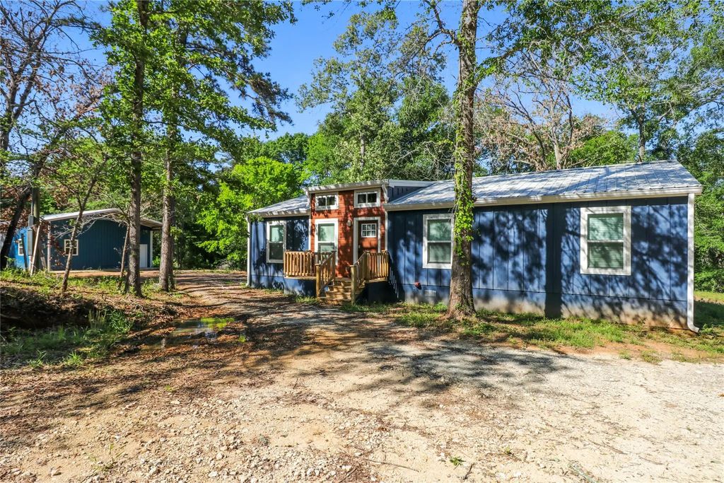 351 Private Road 6294, Palestine