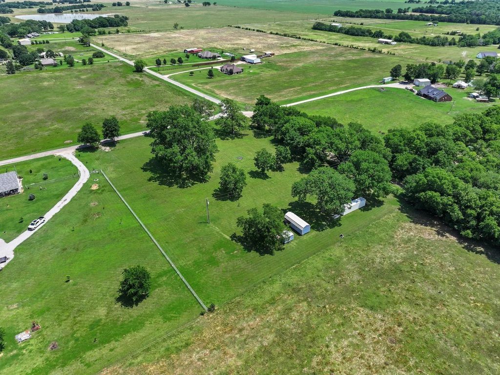 652 County Road 2850, Honey Grove