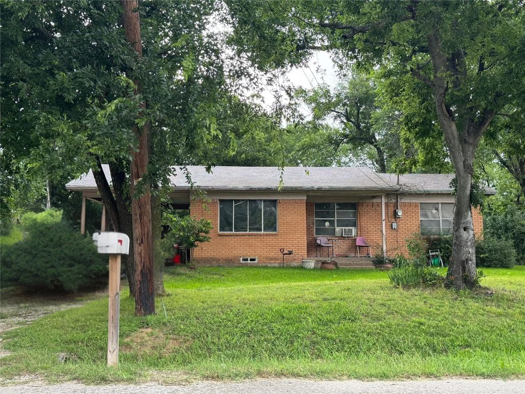 204 W End Street, Terrell