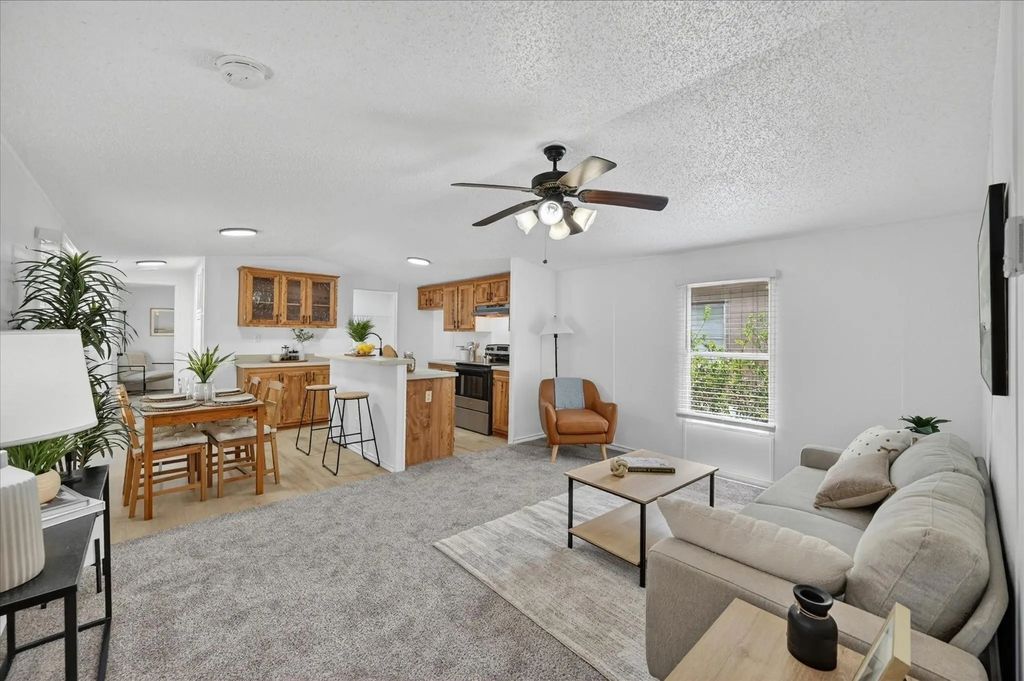 143 White Oak Street, Alvarado