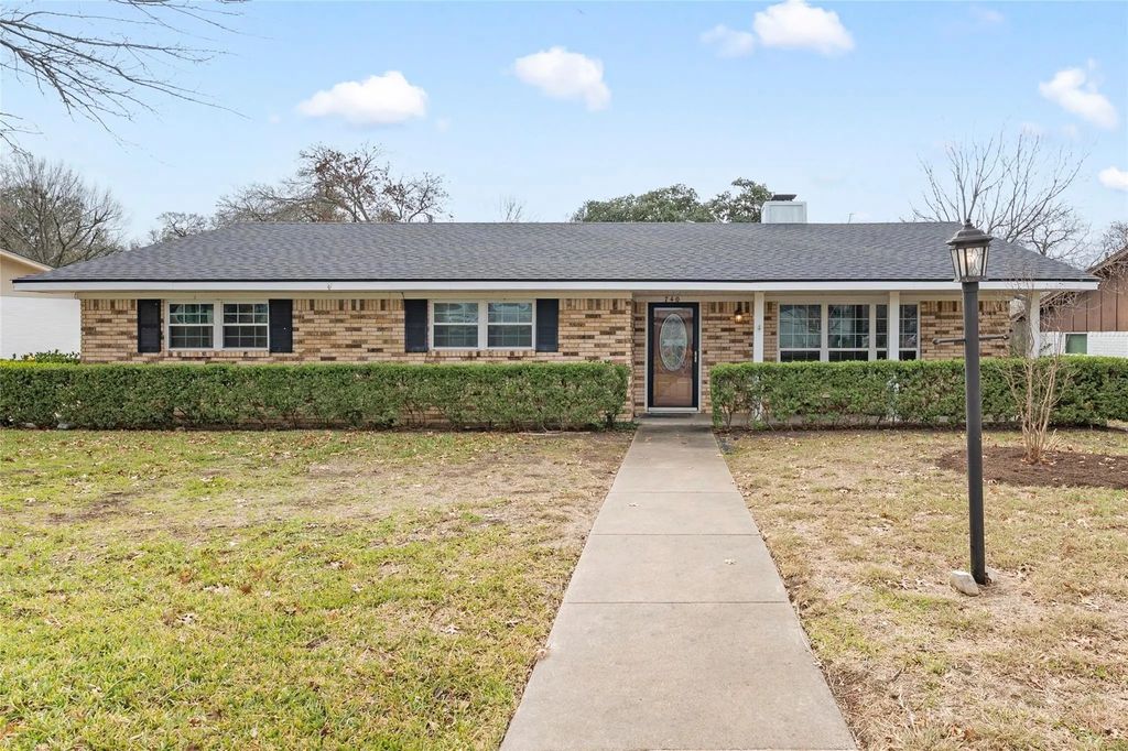740 Wedgewood Drive, Woodway