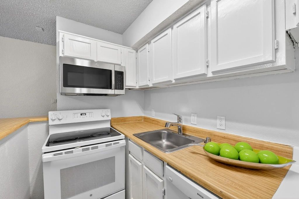 9825 Walnut Street 306, Dallas
